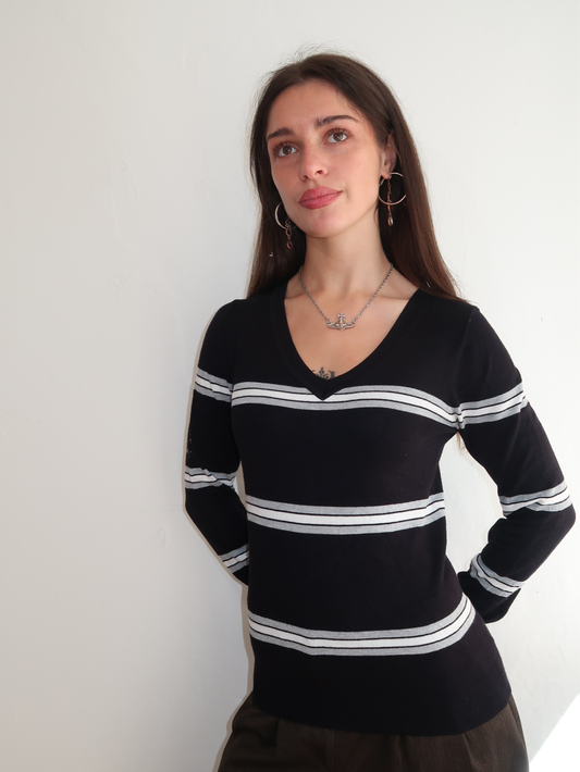 A052: “the intern” | v neck black, white and grey striped jumper.