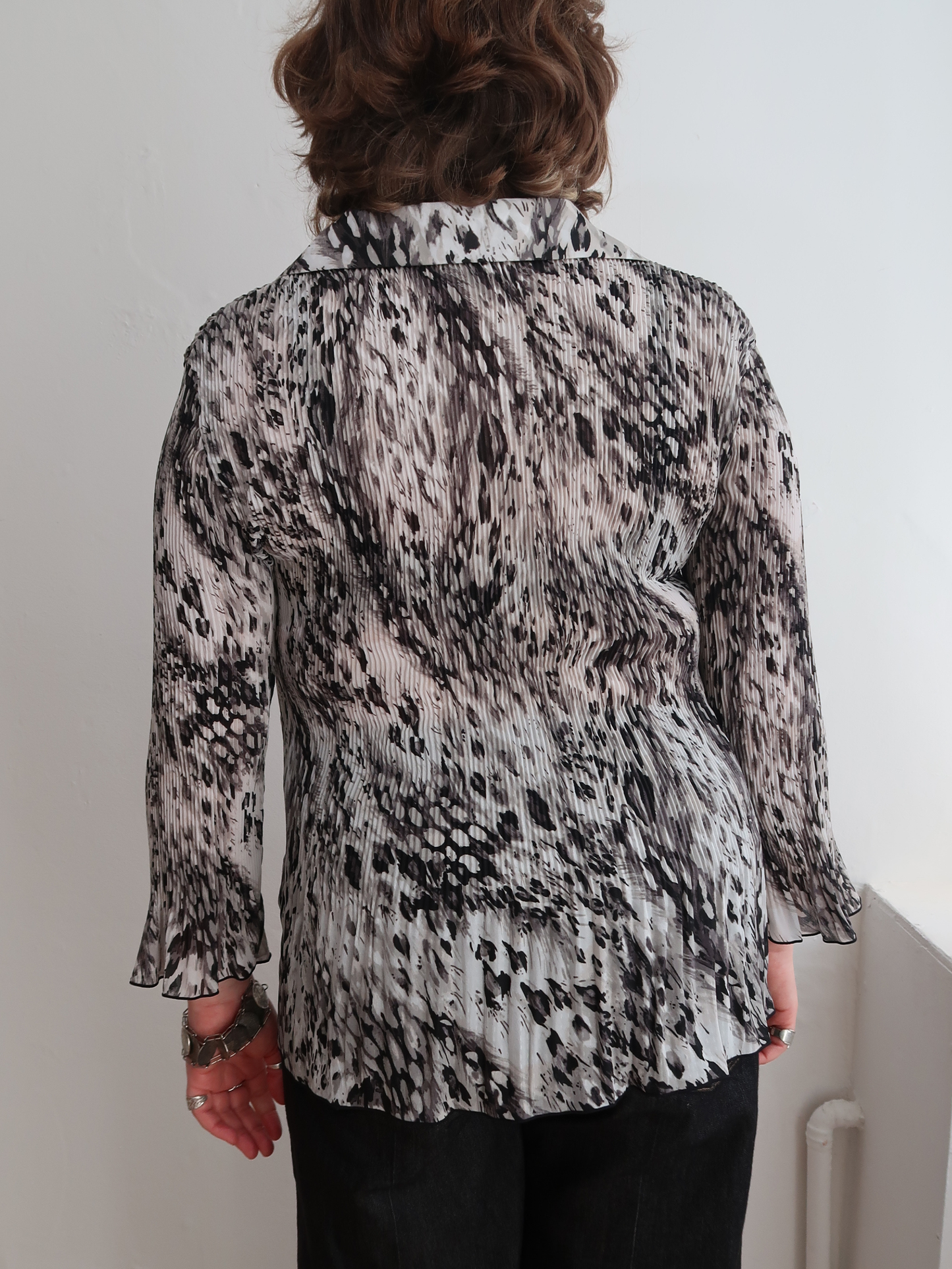 A038: “y2k business casual DIVA” | y2k patterned collared shirt with cropped sleeves