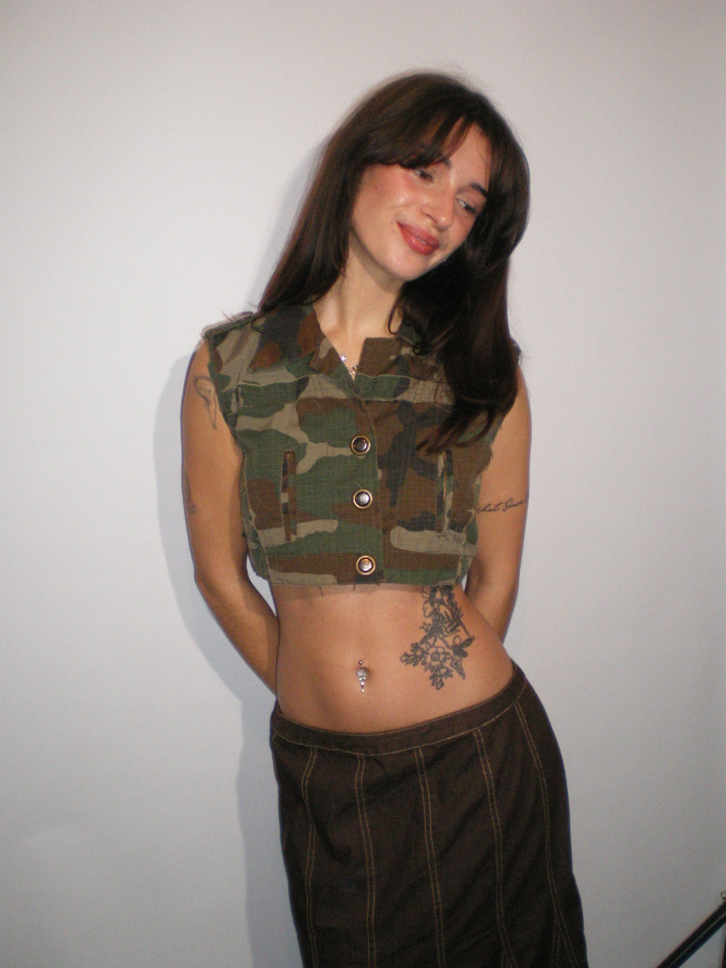 A095: “can't see it” | camo cropped button up