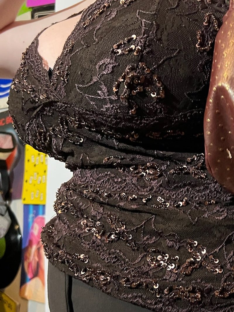 A090: “her name is serena” | Y2K embellished lace sequin top - brown